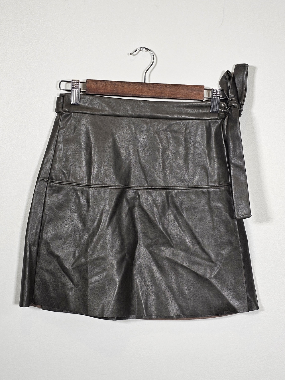 Wilfred Aritzia Olive Faux Leather Tie-Waist Mini Skirt Sz S